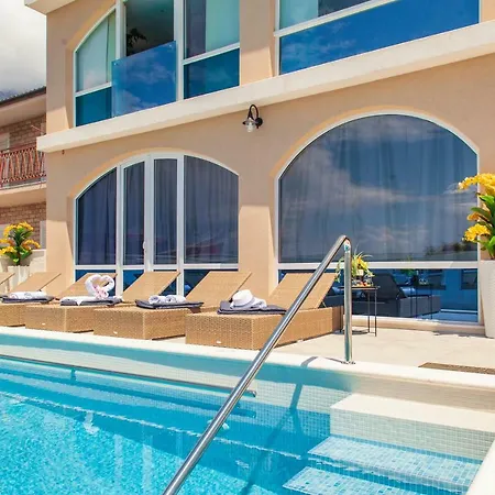Apartments Ela Makarska Exterior photo