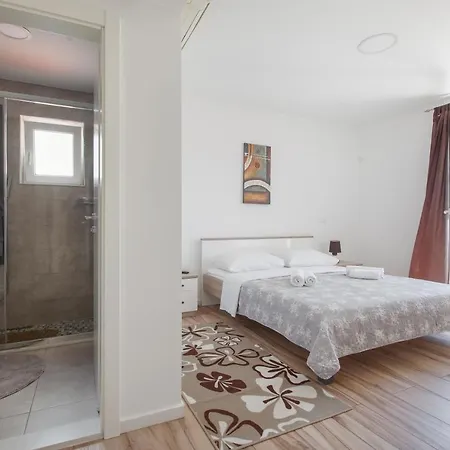 Apartments Ela Makarska Exterior photo