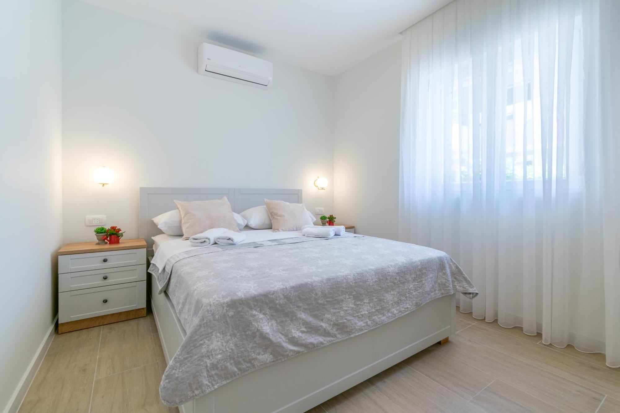 Ela Apartment *