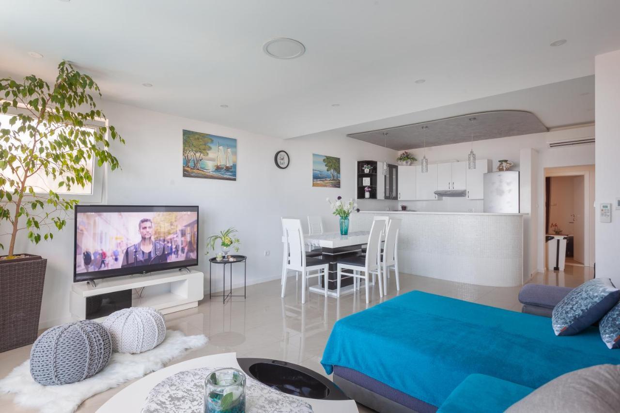 Ela Apartment